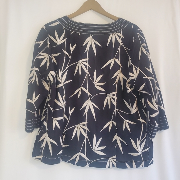 TALBOTS Size 18W Petite B&W 3/4 sleeve palm print tunic top with side zipper - Picture 4 of 9